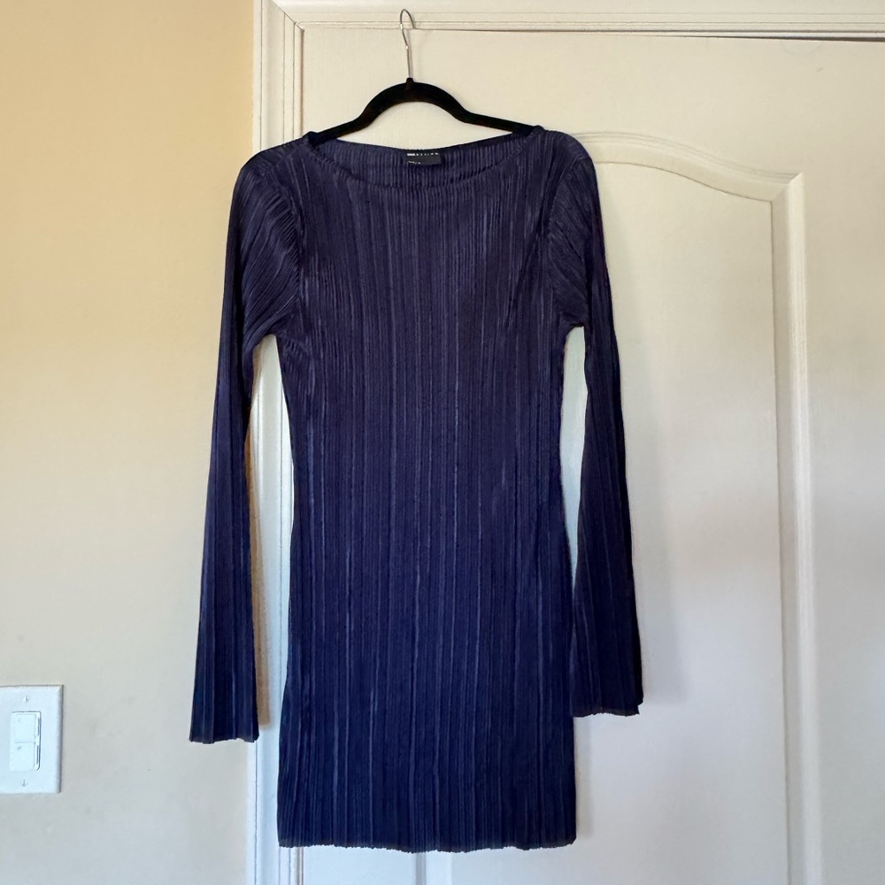 ASOS Plisse Navy Dress
Never Worn
Size Small